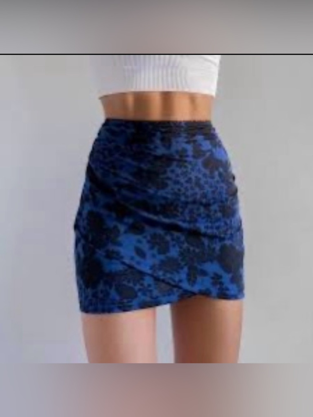 Urban Outfitters Blue and Black Floral Ruched Wrap Mini Skirt Sz Small